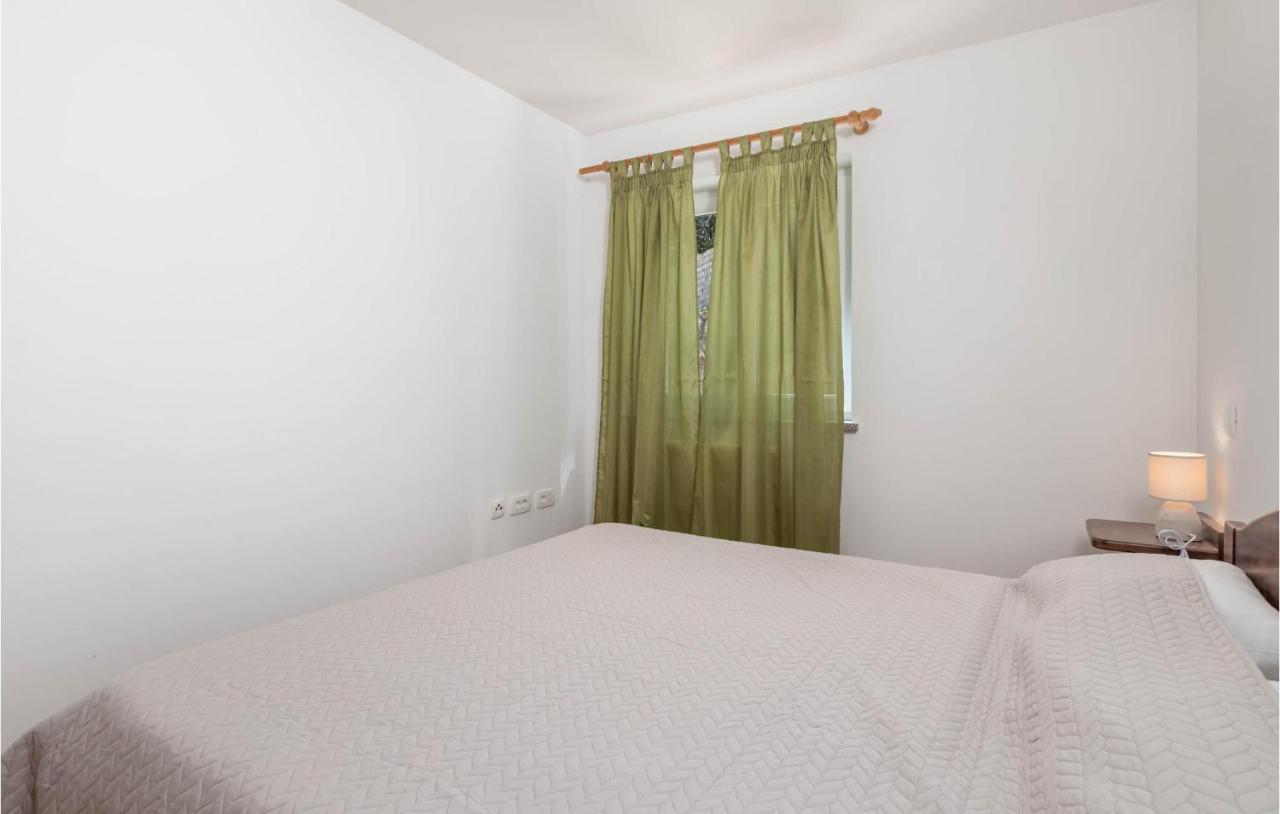 1 Bedroom Cozy Apartment In Ичичи Экстерьер фото