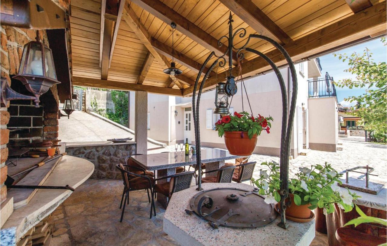 1 Bedroom Cozy Apartment In Ичичи Экстерьер фото
