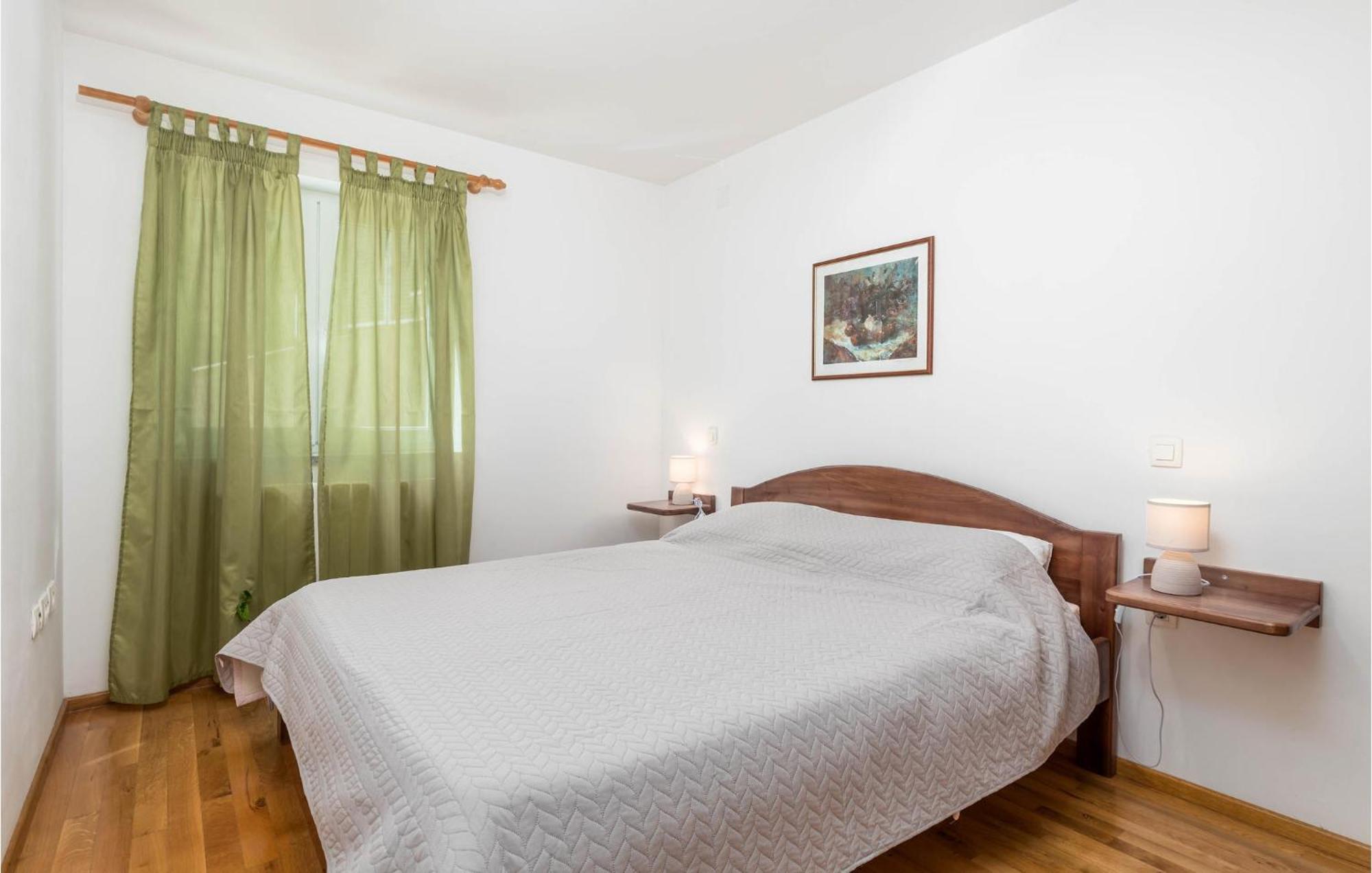 1 Bedroom Cozy Apartment In Ичичи Экстерьер фото